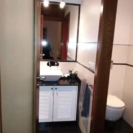 Apartamento Modernista Con Garaje Διαμέρισμα *