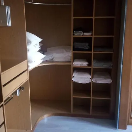 Apartamento Modernista Con Garaje *